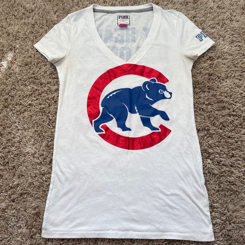 PINK Victoria's Secret White V-Neck Tee with Red & Blue Chicago Cubs Graphic